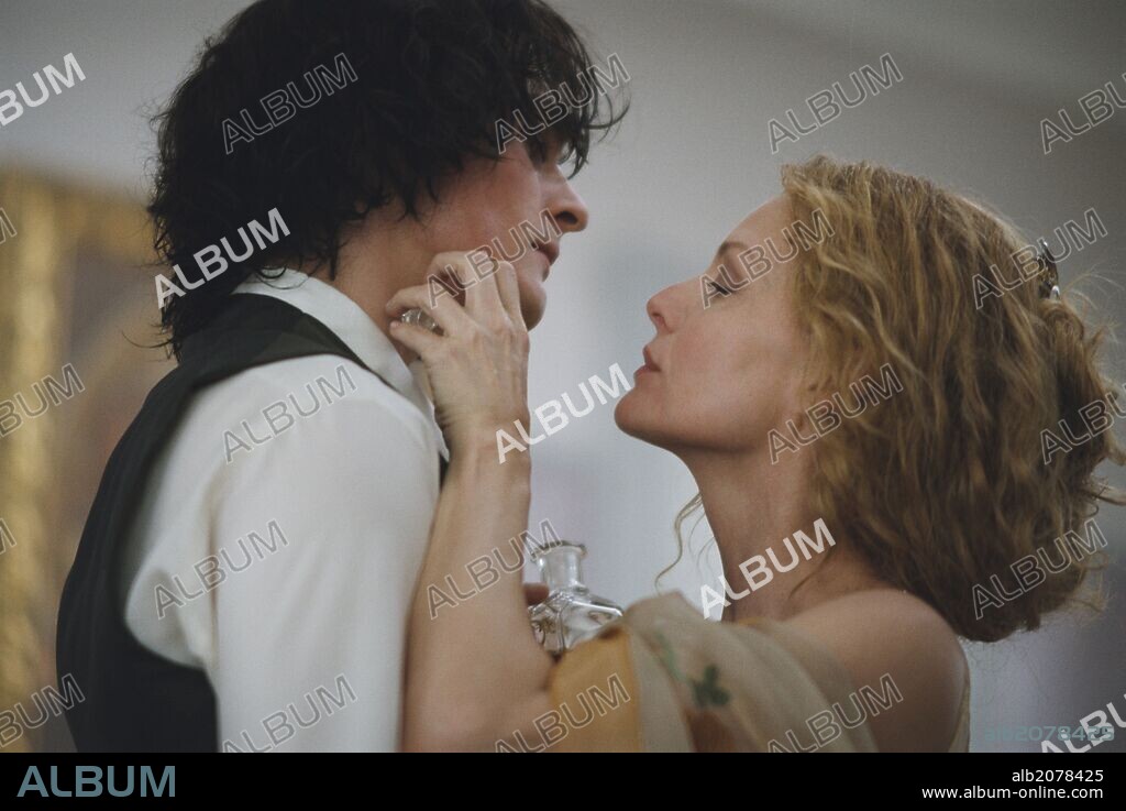 MICHELLE PFEIFFER et RUPERT FRIEND dans CHERI, 2009, réalisé par STEPHEN FREARS. Copyright BILL KENWRIGHT FILMS.
