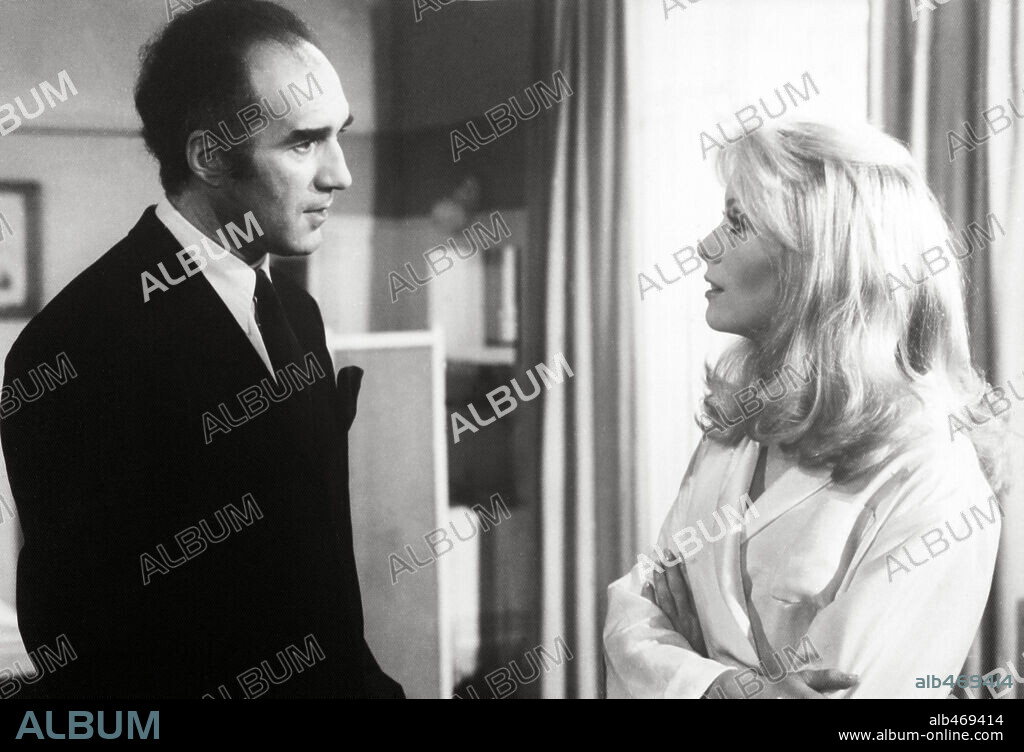 Catherine Dorléac und MICHEL PICCOLI. CATHERINE DENEUVE und MICHEL PICCOLI in BELLE DE JOUR - SCHÖNE DES TAGES, 1967 (BELLE DE JOUR), unter der Regie von LUIS BUÑUEL. Copyright PARIS FILM/FIVE FILM.