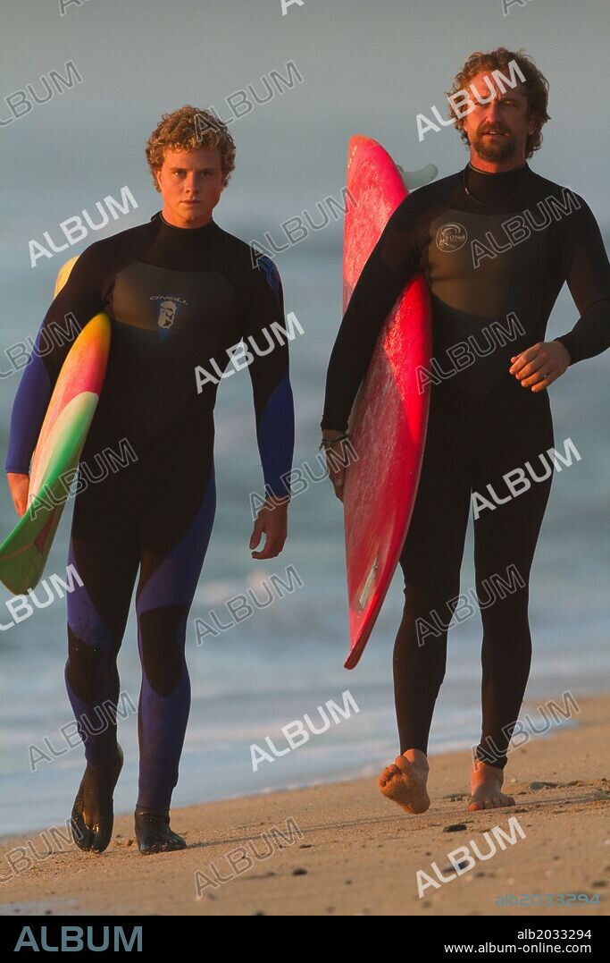 GERARD BUTLER and JONNY WESTON in CHASING MAVERICKS, 2012, directed by CURTIS HANSON and MICHAEL APTED. Copyright FOX 2000 PICTURES.