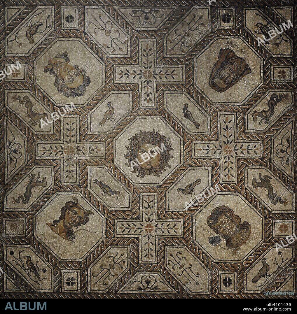 Mosaico de Medusa y las Estaciones. Siglo IV. Procedente de Palencia, Castilla y León. Museo Arqueológico Nacional. Madrid. España.