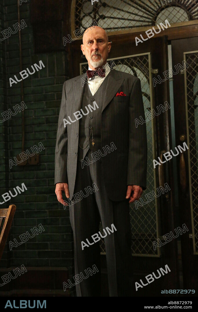 JAMES CROMWELL in AMERICAN HORROR STORY - DIE DUNKLE SEITE IN DIR, 2011 (AMERICAN HORROR STORY). Copyright 20TH CENTURY FOX TV.