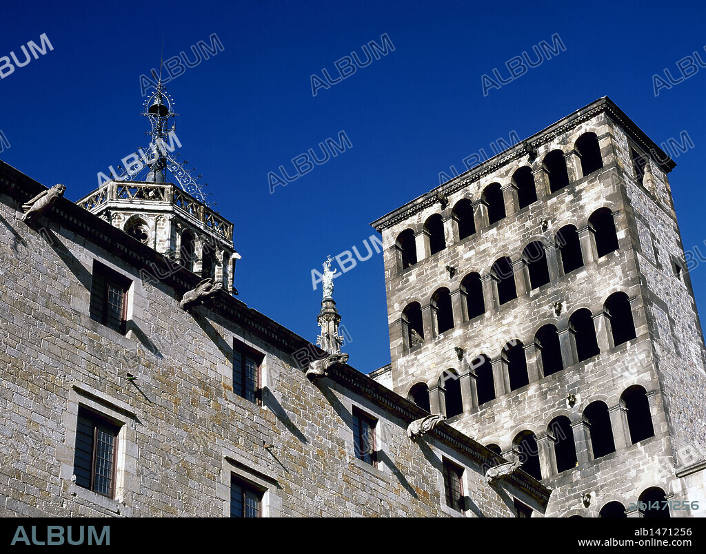 CATALUÑA. BARCELONA. Vista de la TORRE conocida como el MIRADOR DEL REI MARTI, construída en 1555 en estilo renacentista. Situada en la "Plaça del Rei" (Plaza del Rey).