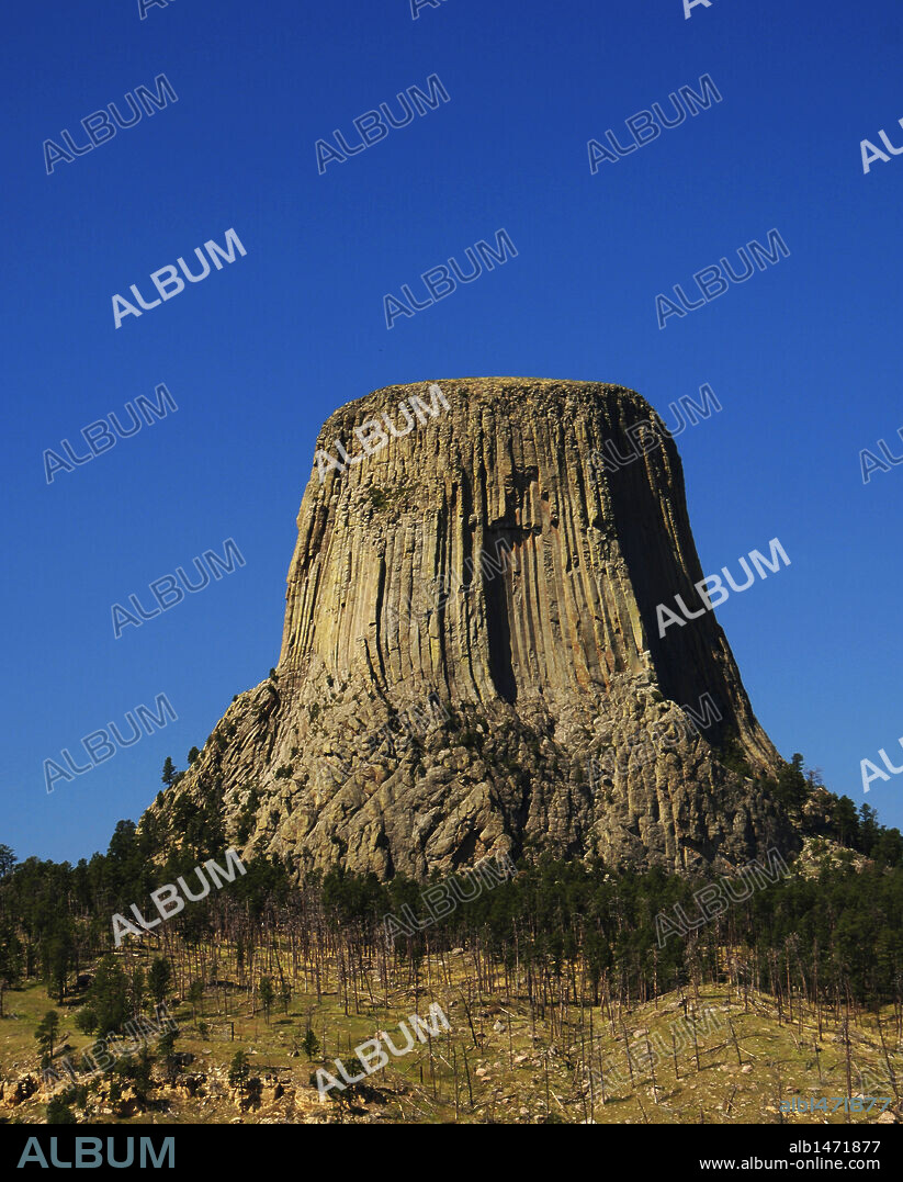 Estados Unidos. Estado de Wyoming. Monumento Nacional de la Torre del Diablo (Devils Tower National Monument), en las Colinas Negras (Black Hills).