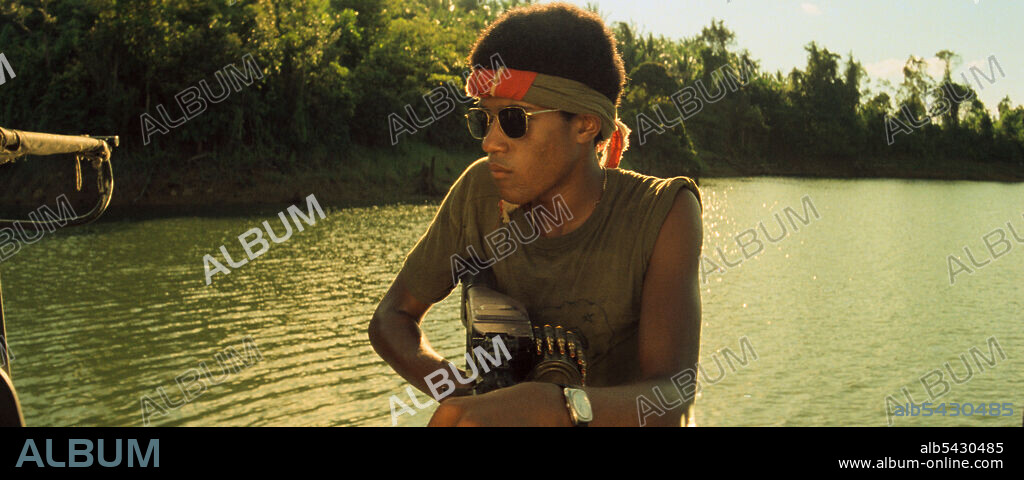 LAURENCE FISHBURNE dans APOCALYPSE NOW, 1979, réalisé par FRANCIS FORD COPPOLA. Copyright ZOETROPE/UA.