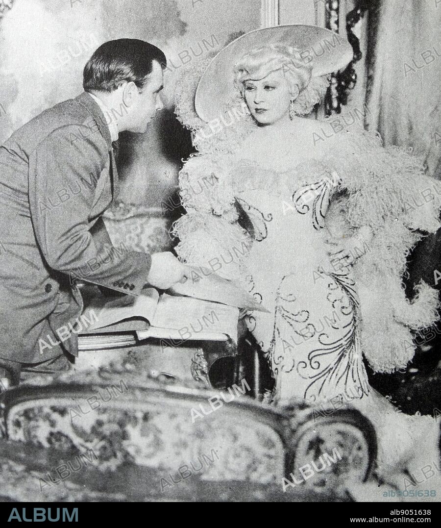 Mae West and production assistant Boris Petroff discuss 'shooting script'.I'm No Angel (1933) is Mae West's third motion picture.