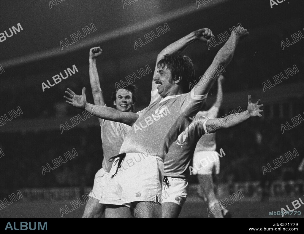 Malmö 19790425. Malmö FF i Europacupen 1978/1979.. Malmö FF:s Tommy Hansson jublar tillsammans med Magnus Andersson efter sitt 1-0 mål mot Austria Wien i Eurapacupsemifinalen på Malmö stadion. Foto: Torbjörn Andersson / EXP / Kod: 4 COPYRIGHT SCANPIX SWEDEN.