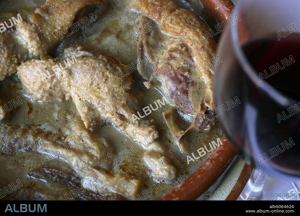 Peratallada; plato de "anec amb naps" (pato con nabos) representa la gastronomia + tradicional; Restaurante "Bonay".