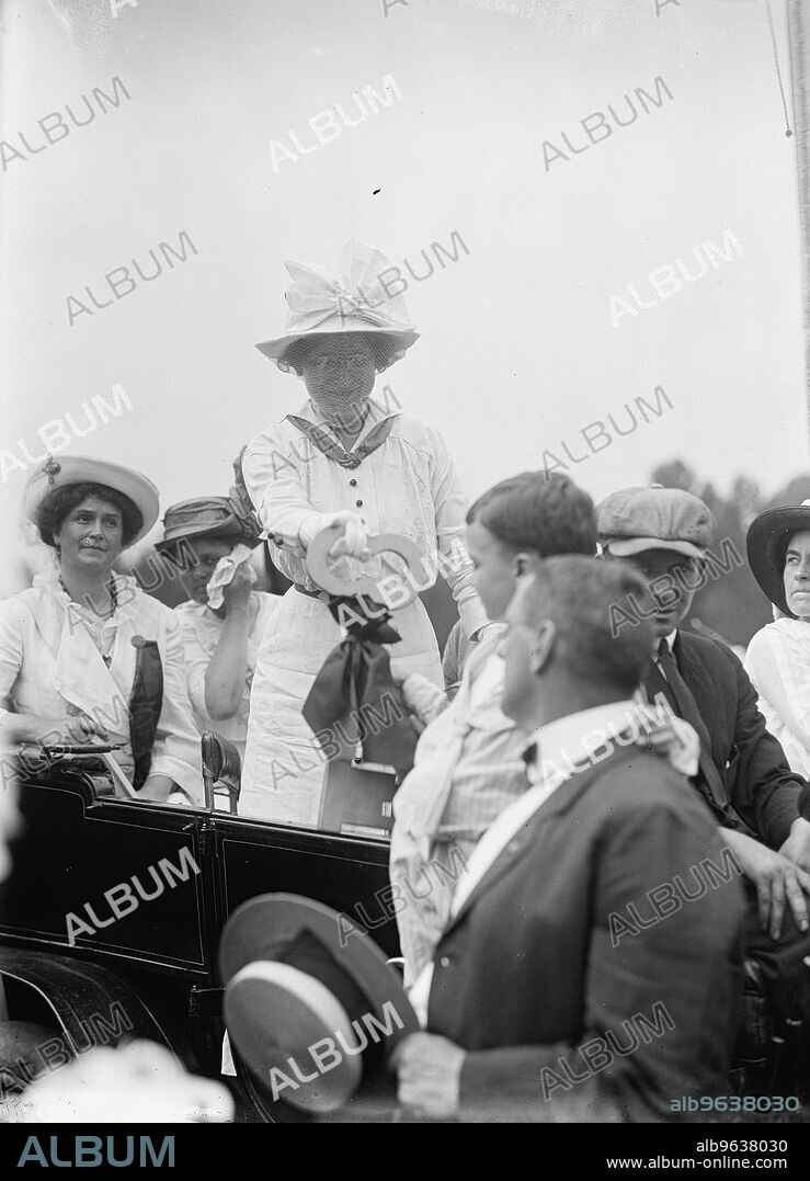 HARRIS & EWING. Dennett, Mrs. Mary Ware - Suffragette, 1913.