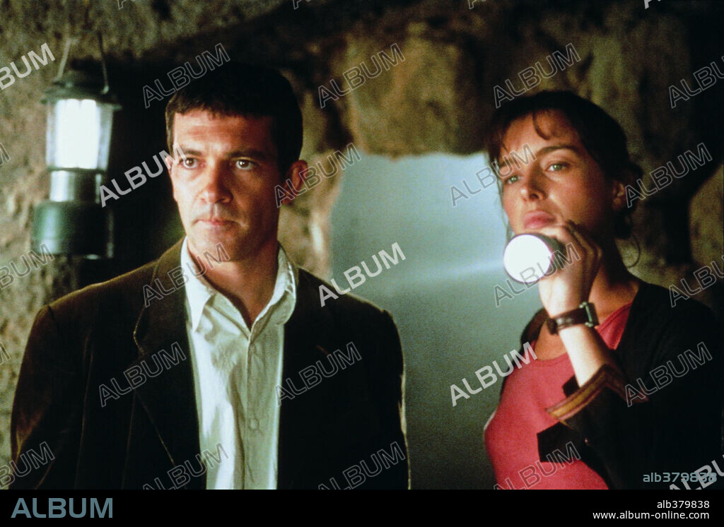 ANTONIO BANDERAS y OLIVIA WILLIAMS en BODY, THE-EL CUERPO, 2001 (THE BODY), dirigida por JONAS MCCORD. Copyright MDP WORLWIDE.