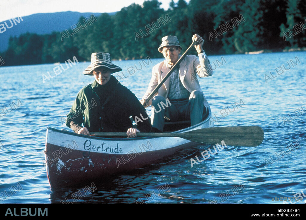 HENRY FONDA y KATHARINE HEPBURN en EN EL ESTANQUE DORADO, 1981 (ON GOLDEN POND), dirigida por MARK RYDELL. Copyright UNIVERSAL PICTURES.