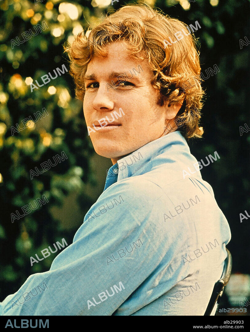 RYAN O'NEAL in LOVE STORY, 1970, directed by ARTHUR HILLER. Copyright PARAMOUNT PICTURES.