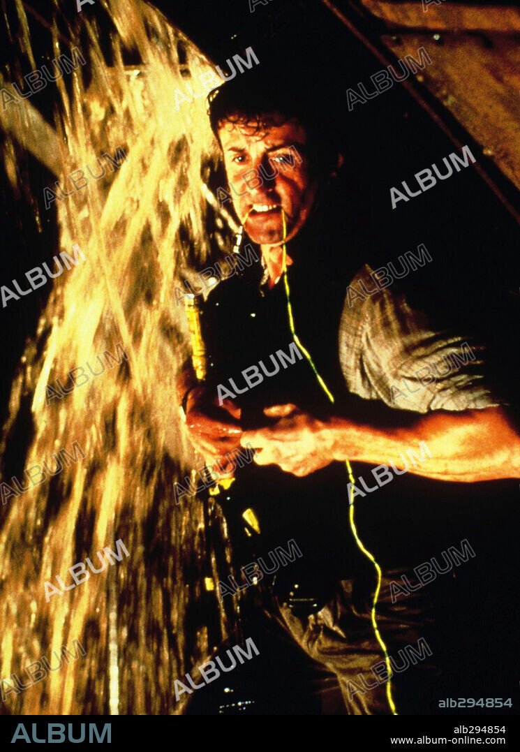 SYLVESTER STALLONE en DAYLIGHT: PÁNICO EN EL TÚNEL, 1996 (DAYLIGHT), dirigida por ROB COHEN. Copyright UNIVERSAL PICTURES.