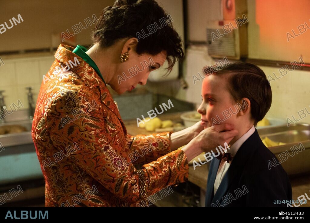 LEWIN LLOYD and RENEE ZELLWEGER in JUDY, 2019, directed by RUPERT GOOLD. Copyright Twentieth Century-Fox.