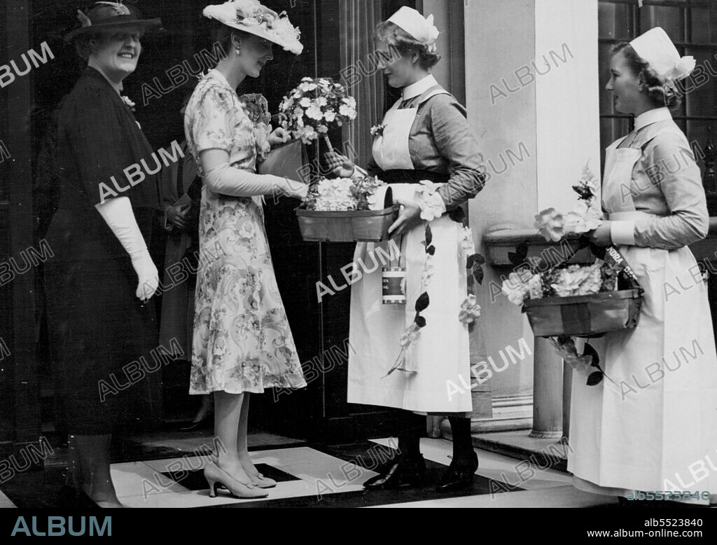 Duchess of Kent's Alexandra Rose Day Drive -- The Duchess of Kent buying her rose when she left her Belgrave-square (London) home for her tour to-day.Duchess of Kent, as President, to-day made a drive through London, visiting a number of depots where roses are on sale for the benefit of hospital. It is the 28th anniversary of Alexandra Rose Day. June 10, 1939. (Photo by Topical Press).