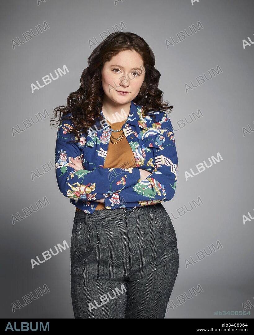 EMMA KENNEY in ROSEANNE, 2018, directed by MATT WILLIAMS and ROSEANNE BARR. Copyright CARSEY-WERNER COMPANY.