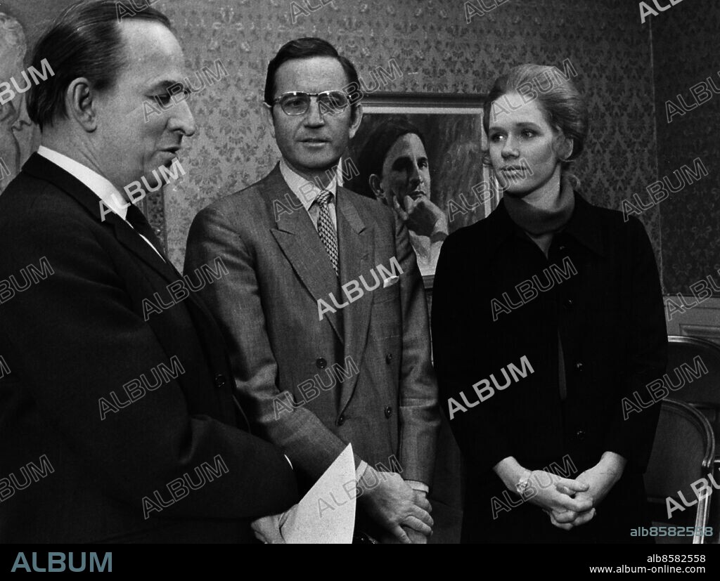 ARKIV 1972-01-04. Filmregissören Ingmar Bergman, SF-chefen Kenne Fant och skådespelerskan Liv Ullmann . Foto: Gunnar Lantz / SvD / SCANPIX / Kod: 11014.
