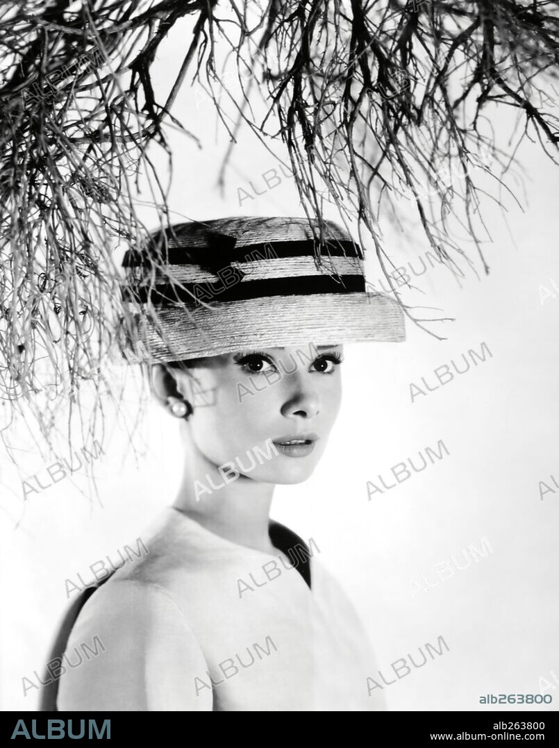 AUDREY HEPBURN in FUNNY FACE, 1957, directed by STANLEY DONEN. Copyright PARAMOUNT PICTURES / FRAKER, BUD.