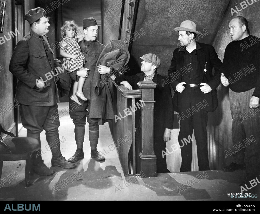 OLIVER HARDY und STAN LAUREL in PACK UP YOUR TROUBLES, 1932, unter der Regie von GEORGE MARSHALL. Copyright HAL ROACH/MGM.