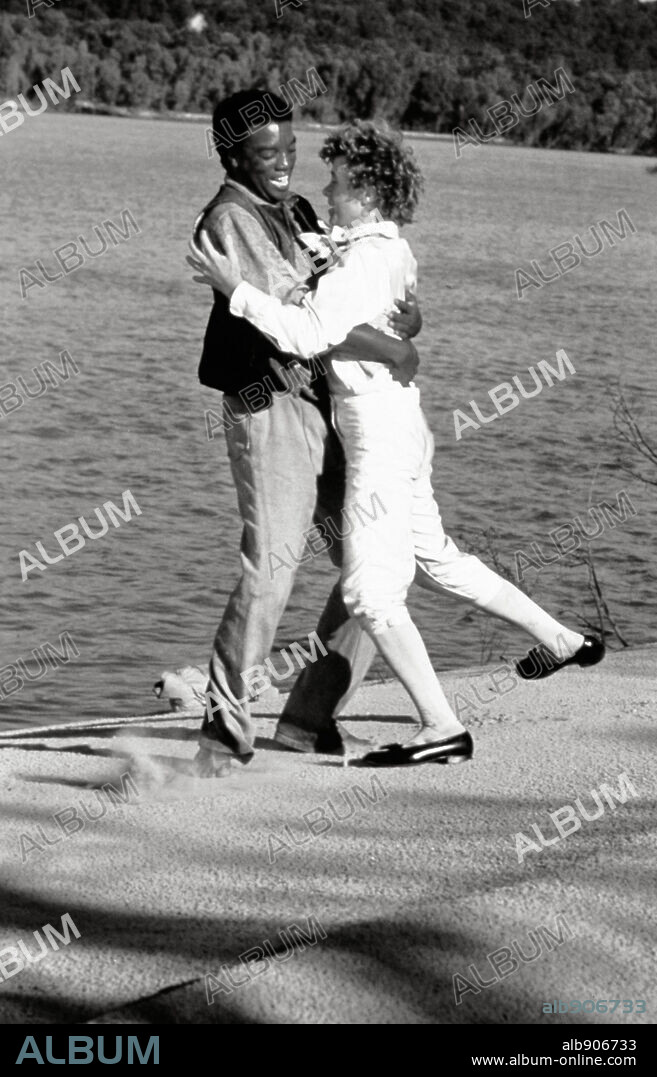 JEFF EAST and PAUL WINFIELD in HUCKLEBERRY FINN, 1974, directed by J. LEE THOMPSON. Copyright UNITED ARTISTS.