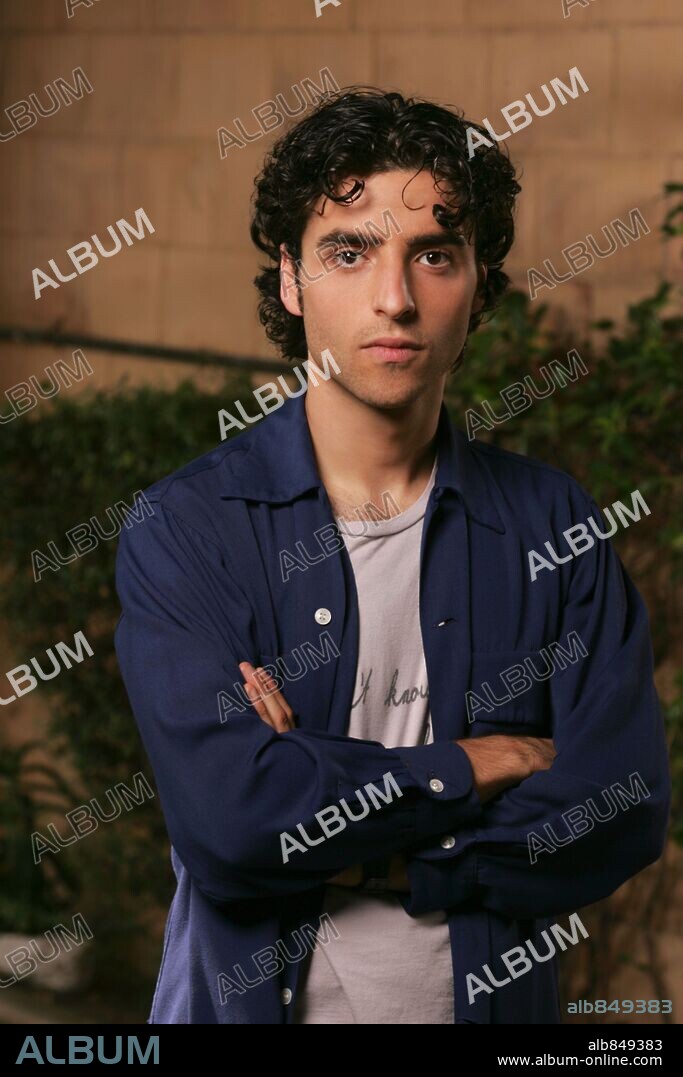 DAVID KRUMHOLTZ in NUMB3RS, 2005 (NUMB3RS-TV). Copyright CBS TELEVISION / VOETS, ROBERT.