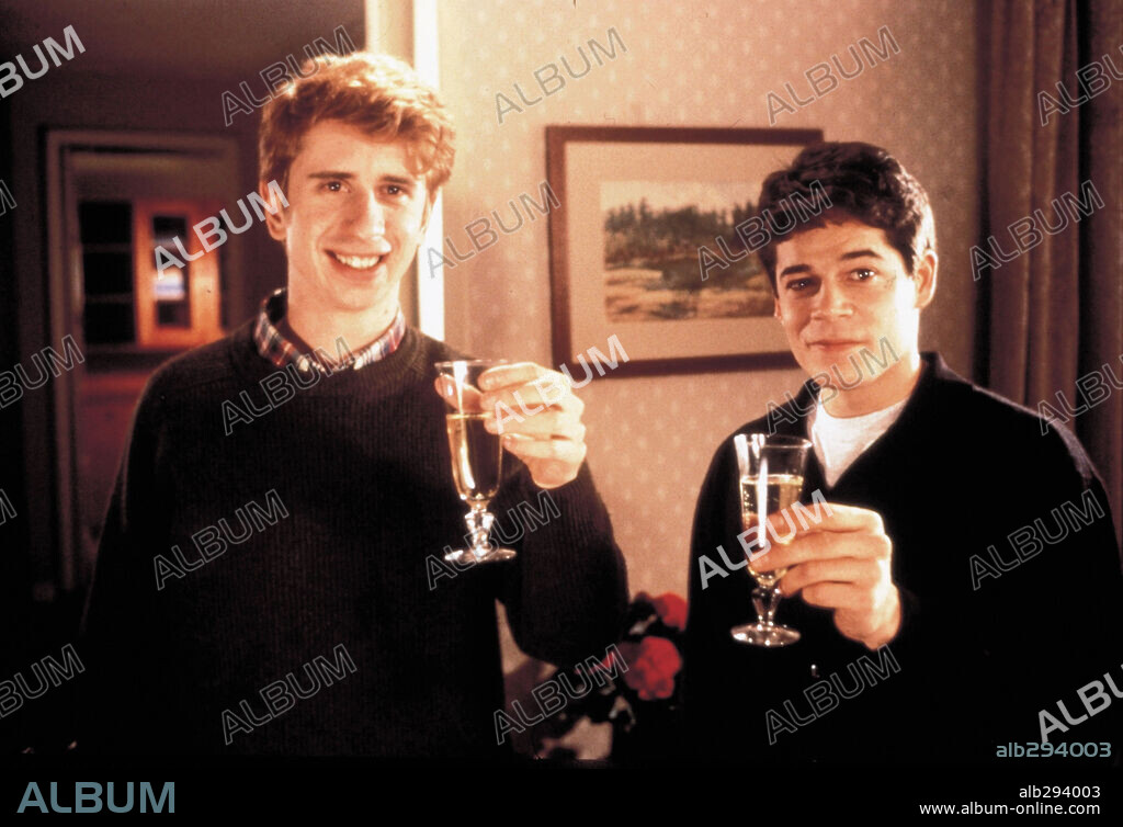 GABINO DIEGO y JORGE SANZ en LOS PEORES AÑOS DE NUESTRA VIDA, 1994, dirigida por EMILIO MARTINEZ-LAZARO.