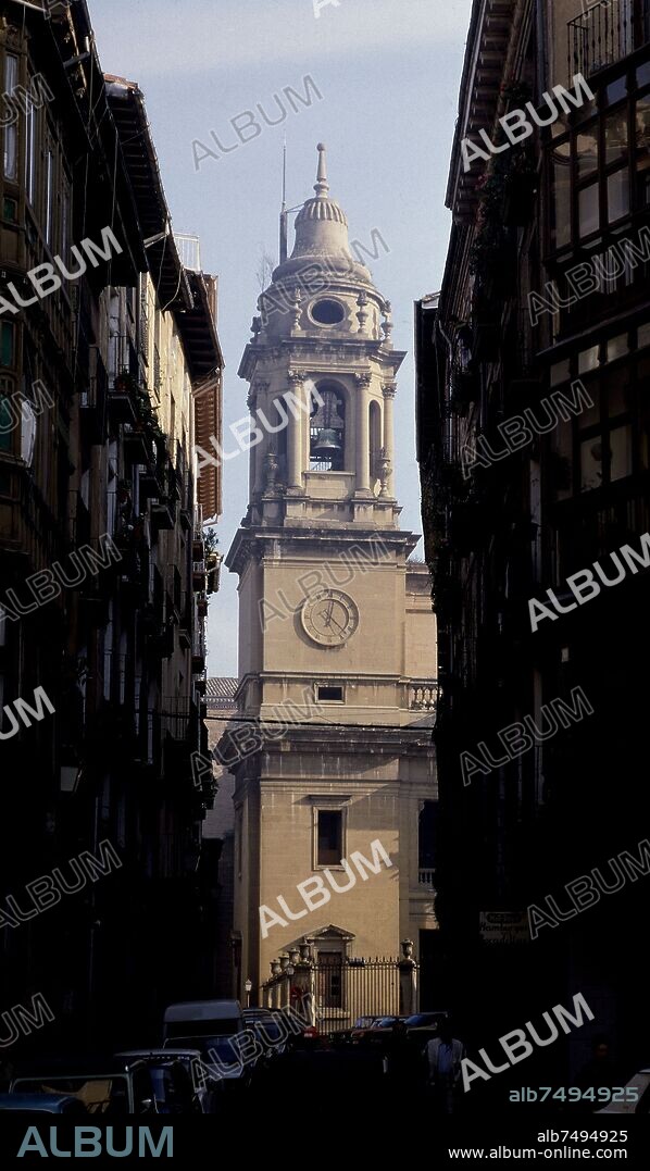 CALLE DE LA NAVARRERIA Y TORRE DE LA CATEDRAL.