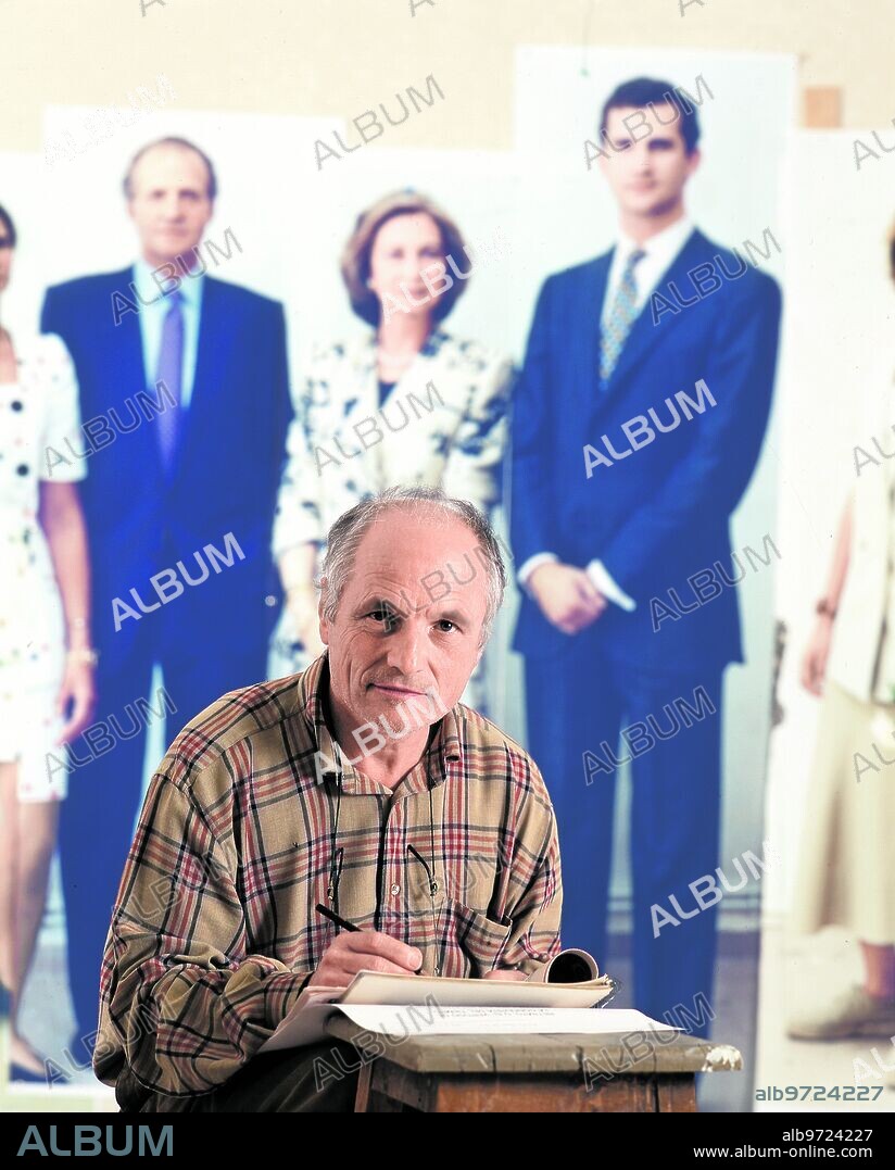 ANTONIO LÓPEZ GARCÍA. 1995. Antonio López, en su estudio, donde pinta un retrato de la Familia Real.