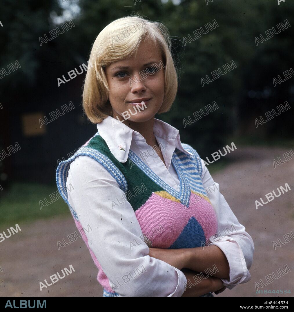 GÖTEBORG 1971.. Siv-Inger Svensson - svensk schlagersångerska. *** Local Caption *** Dialåda 2 - Bild: 1802 Foto: Kamerareportage / TT / Kod: 2524.