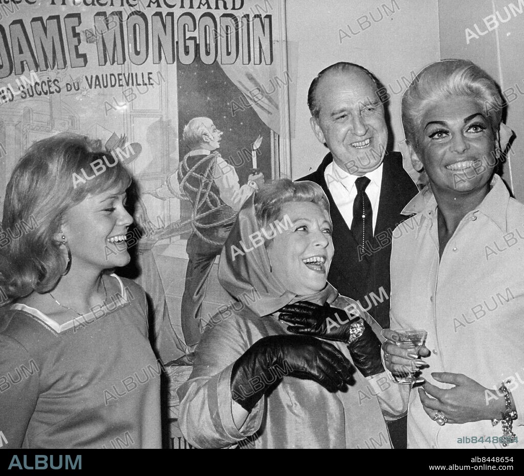 Stockholm 1966-10-19. Christina Schollin, Lulu Ziegler och Git Gay med Hamburger Börs chef Ragnar von Arnold vid Hamburger Börs 10-årsjubileum. Foto: SvD / TT / kod 12014.