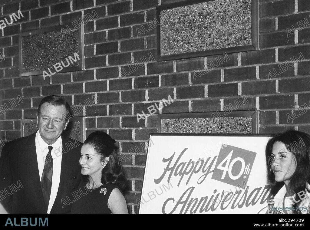John wayne. pilar pallete. peggy hunt. 60s. (Photo by: Marka/Universal Images Group via Getty Images).