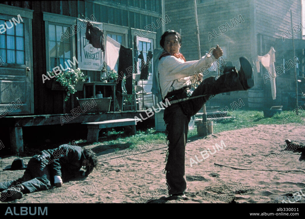 JACKIE CHAN en SHANGHAI KID: DEL ESTE AL OESTE, 2000 (SHANGHAI NOON), dirigida por TOM DEY. Copyright TOUCHSTONE PICTURES.