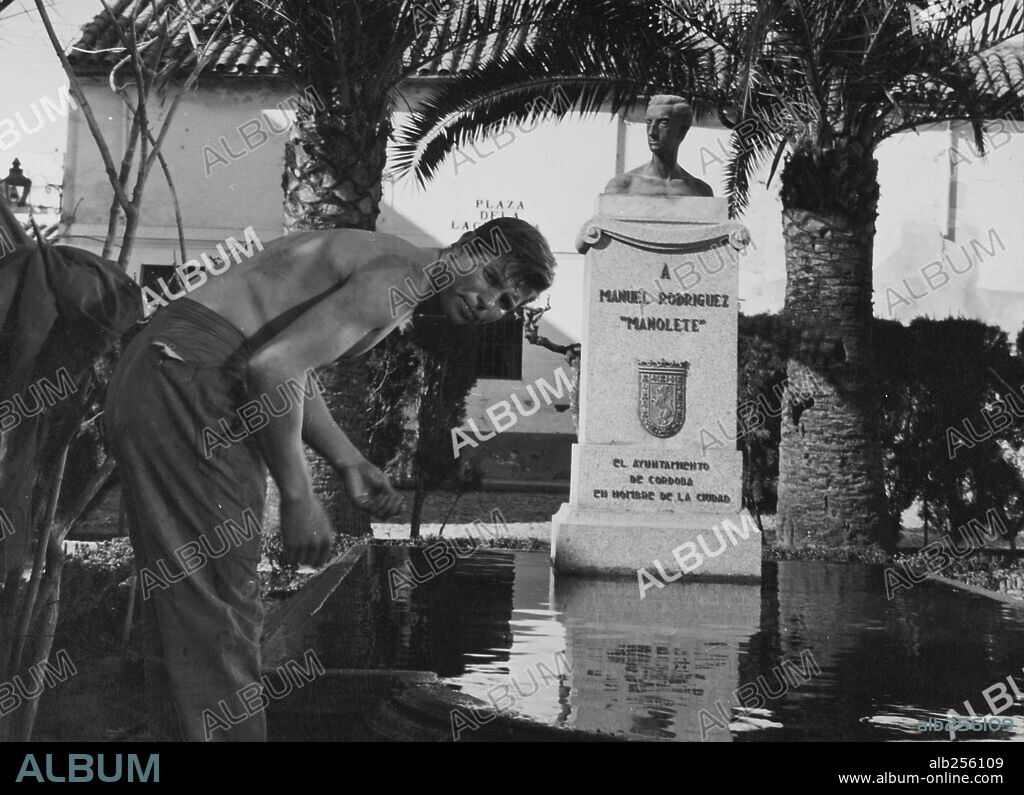 MANUEL "EL CORDOBES" BENITEZ in APRENDIENDO A MORIR, 1962, directed by PEDRO LAZAGA. Copyright NAGA FILMS.