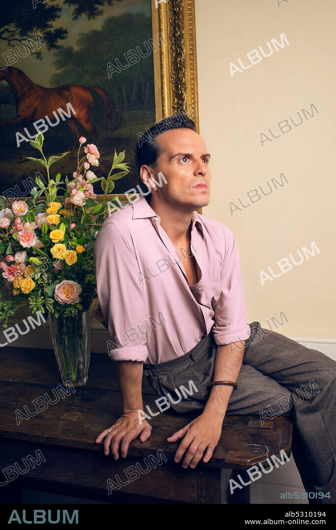 ANDREW SCOTT in THE PURSUIT OF LOVE, 2021, directed by EMILY MORTIMER. Copyright AMAZON STUDIOS.