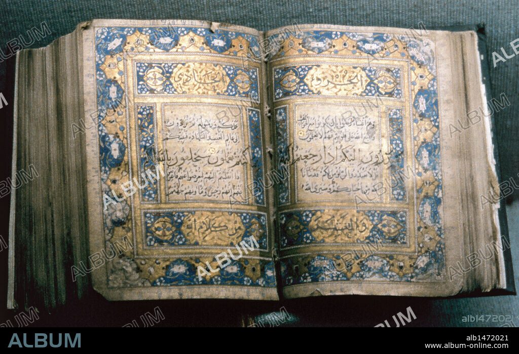 ARTE ISLAMICO. PAKISTAN. ALCORAN. Manuscrito del escriba Hamail Sharif datado entre los s. VII y XIII. Museo Arqueológico. Lahore.
