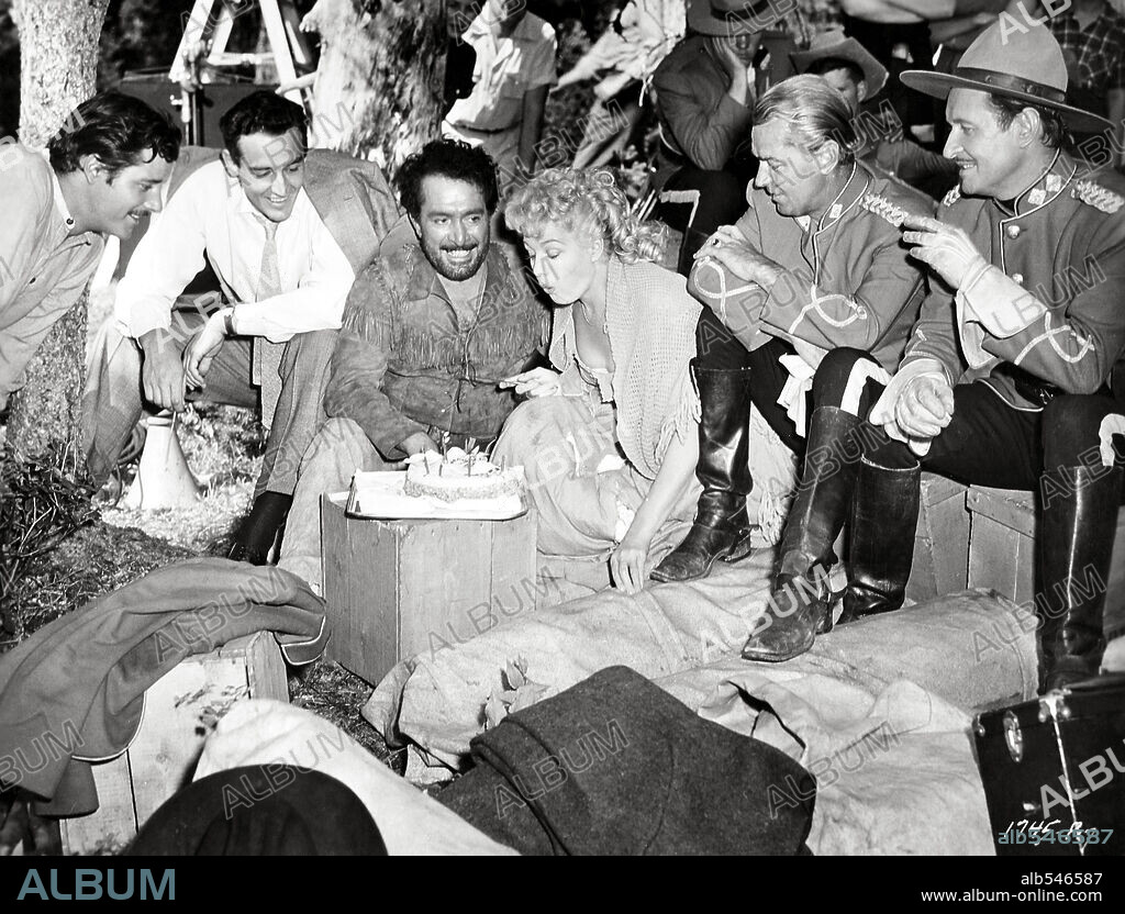 ALAN LADD, J. CARROL NAISH, RICHARD LONG, ROBERT DOUGLAS, SHELLEY WINTERS and VITTORIO GASSMAN in SASKATCHEWAN, 1954, directed by RAOUL WALSH. Copyright UNIVERSAL INTERNATIONAL.