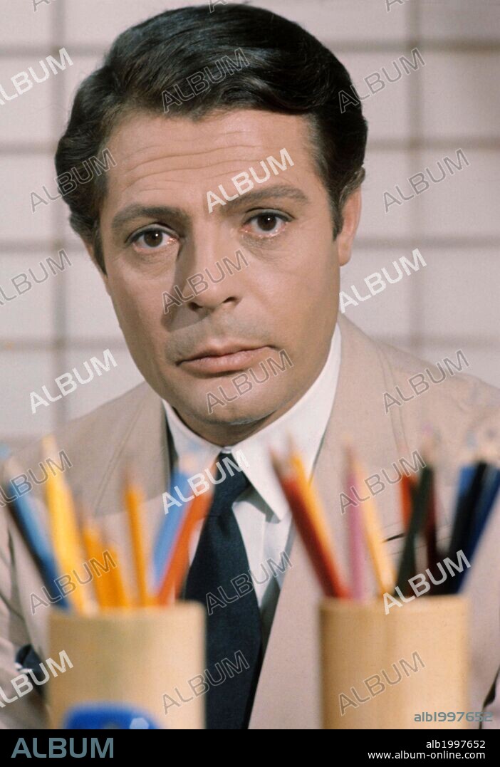 MARCELLO MASTROIANNI in MARRIAGE ITALIAN STYLE, 1964 (MATRIMONIO ALL'ITALIANA), directed by VITTORIO DE SICA. Copyright COMPAGNIA CINEMATOGRAFICA CHAMPION.