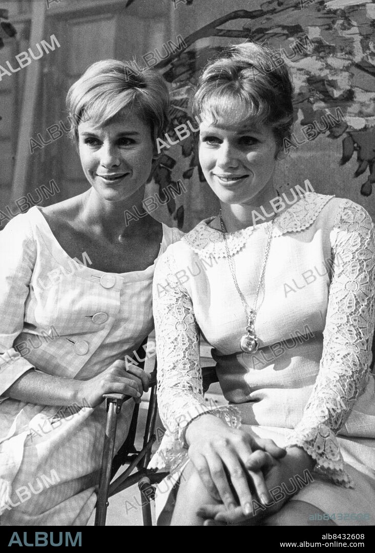 1966.. Utan bildtext. Anm. Presskonferens för filmen Persona i regi av Ingmar Bergman Klänningar Spets Halsband CD438 persons: LIV ULLMANN;BIBI ANDERSSON sites: SVERIGE.