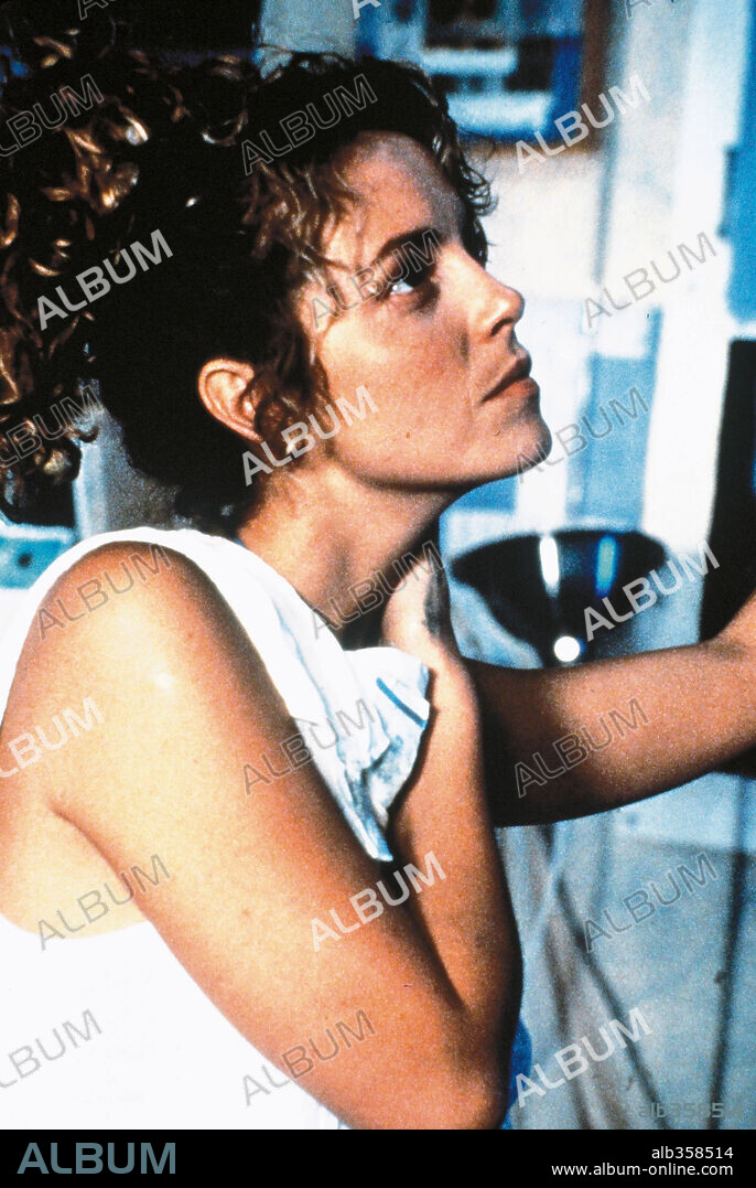 GRETA SCACCHI in THE PLAYER, 1992, directed by ROBERT ALTMAN. Copyright SPELLING FILMS INTERNATIONAL.