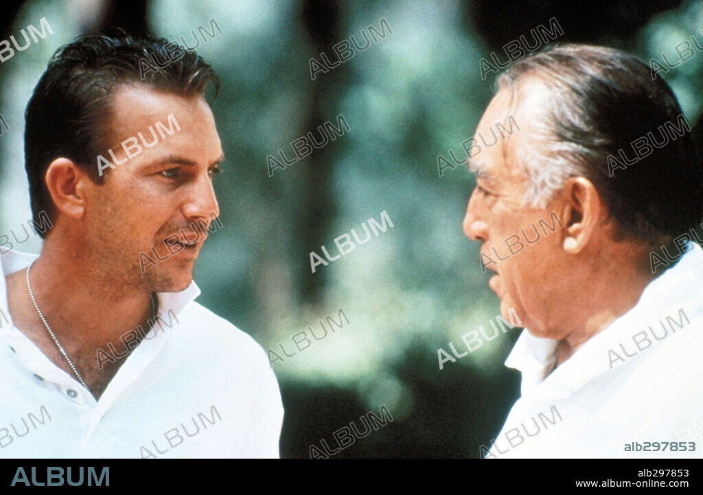 ANTHONY QUINN und KEVIN COSTNER in REVENGE, 1990, unter der Regie von TONY SCOTT. Copyright COLUMBIA PICTURES.