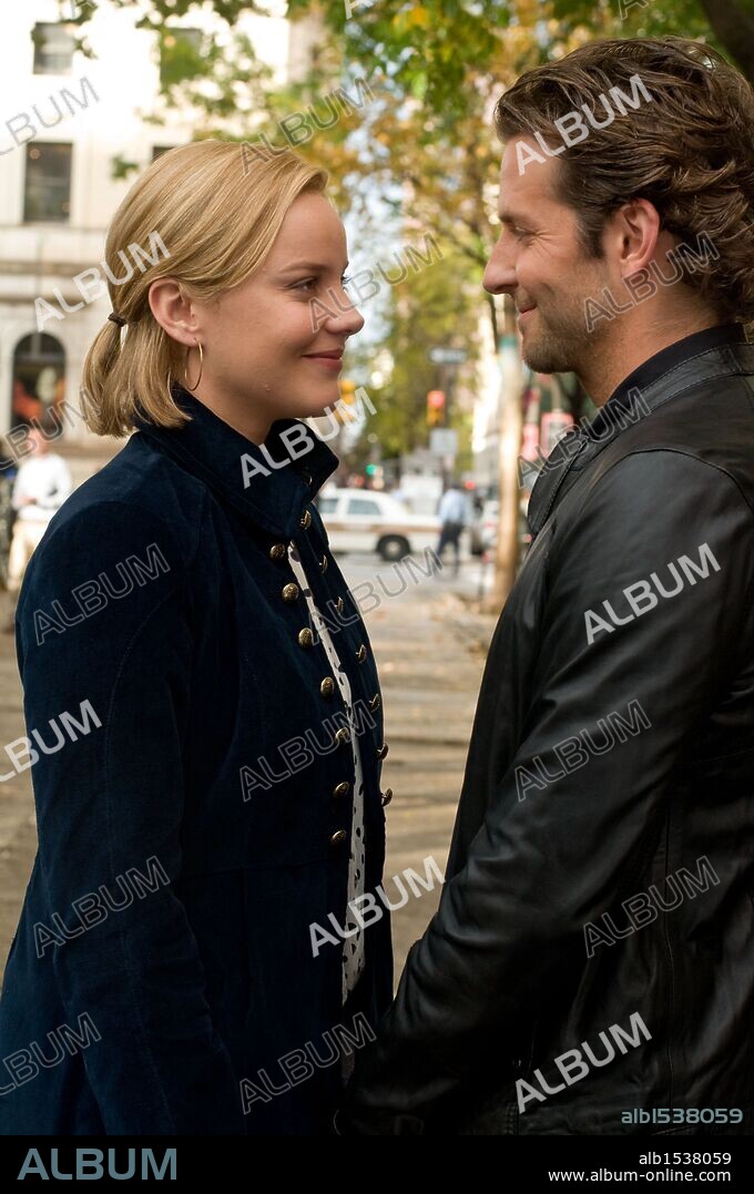 ABBIE CORNISH and BRADLEY COOPER in LIMITLESS, 2011, directed by NEIL BURGER. Copyright UNIVERSAL STUDIOS.