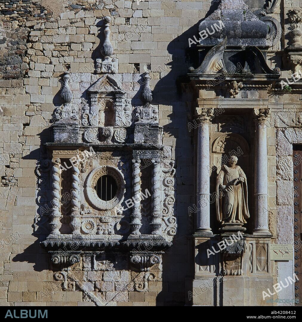 Puerta barroca de la iglesia del Monasterio de Poblet, siglo XVII.