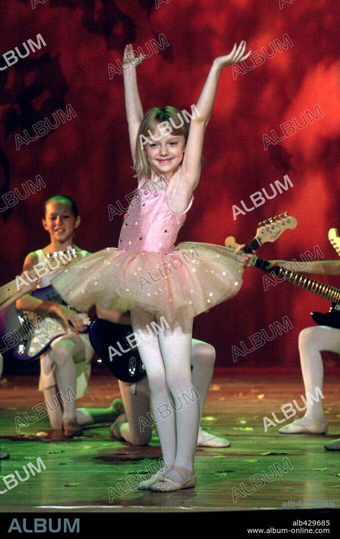 DAKOTA FANNING in UPTOWN GIRLS, 2003, directed by BOAZ YAKIN. Copyright METRO GOLDWYN MAYER.