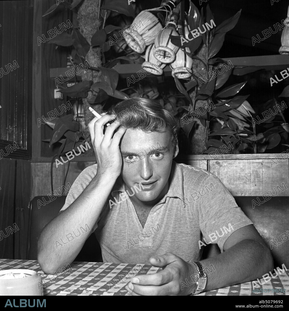DENNIS HOPPER. January 1, 1955, Los Angeles, California, USA: Actor DENNIS HOPPER thinks about the pizza he ordered while sitting at an Italian restaurant in Hollywood.
