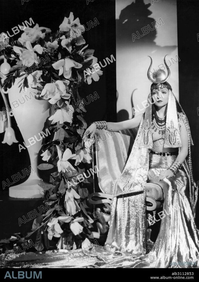 CLAUDETTE COLBERT in CLEOPATRA, 1934, directed by CECIL B DEMILLE. Copyright PARAMOUNT PICTURES.