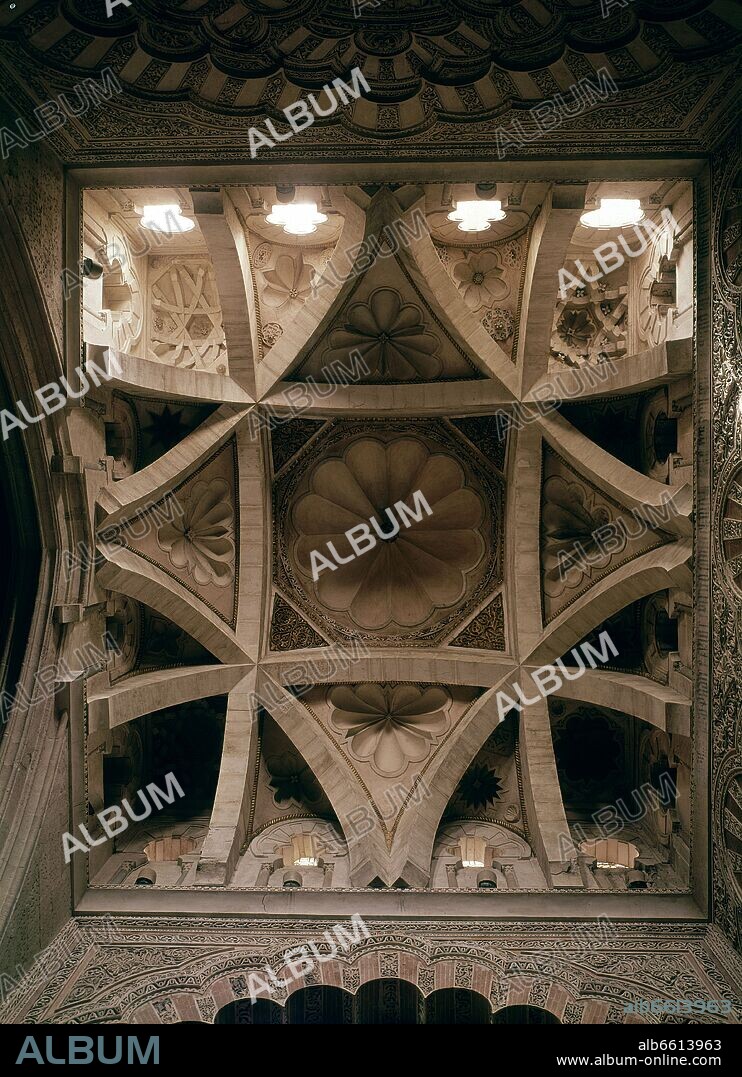 CUPULA DE LA CAPILLA DE VILLAVICIOSA ANTIGUO LUCERNARIO DE LA MEZQUITA DE CORDOBA - AMPLIACION DE AL-HAKAM II  - 962/966.