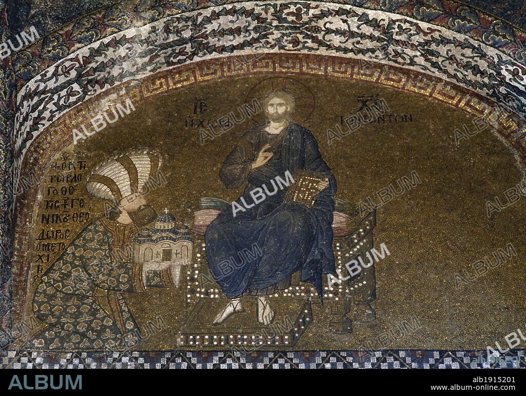 ARTE BIZANTINO. TURQUIA. IGLESIA DE SAN SALVADOR EN CHORA o KARIYE CAMII. "TEODORO METOQUITAS OFRECIENDO LA IGLESIA A CRISTO". Mosaico localizado en el segundo crucero del nártex. ESTAMBUL.