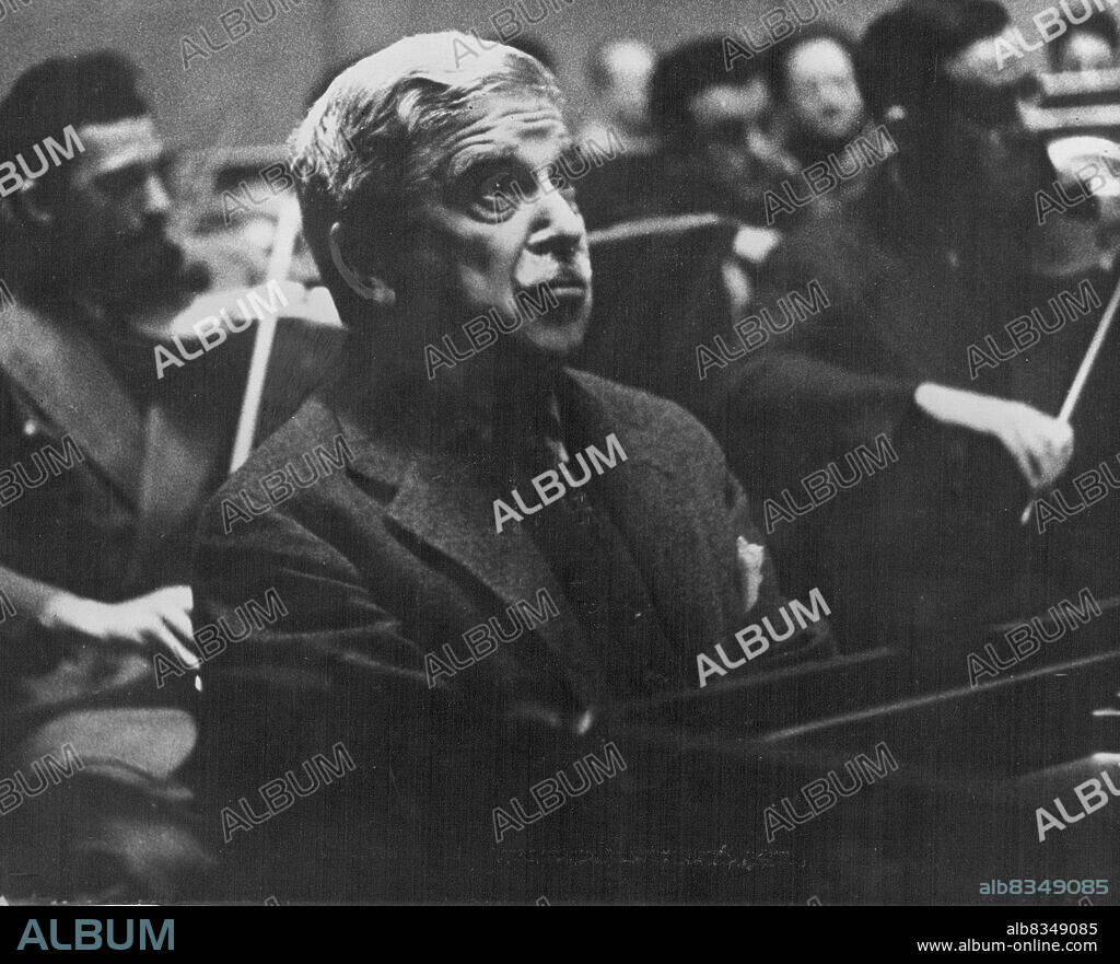 Camera In The Strings - Pianist Arthur Schnabel watches for the direction of conductor Eugene Ormandy during a performance as guest artist with the Philadelphia Orchestra. September 30, 1949. (Photo by Adrian Siegel, Pictorial Press).