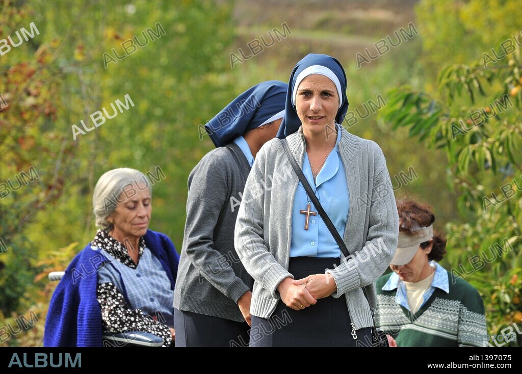 ALFONSA ROSSO y MALENA ALTERIO en NACIDAS PARA SUFRIR, 2009, dirigida por MIGUEL ALBALADEJO. Copyright TORNASOL FILMS.