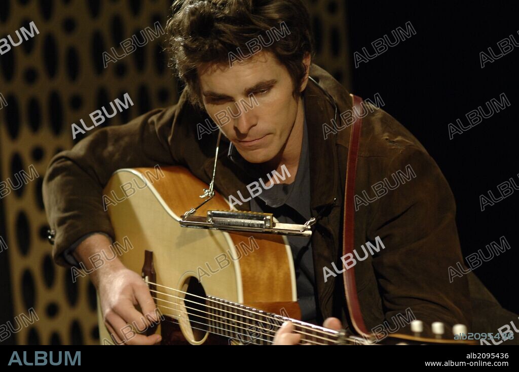 CHRISTIAN BALE en I'M NOT THERE, 2007, dirigida por TODD HAYNES. Copyright KILLER FILMS.