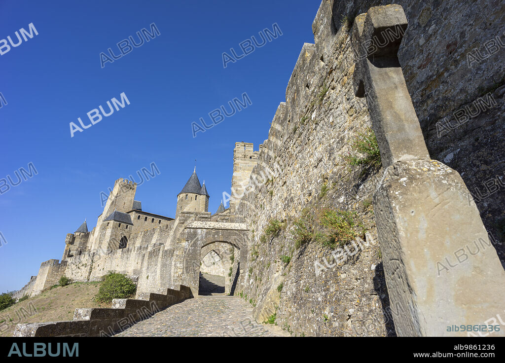 Aude gate, Carcasona, fortified villa, Aude, Languedoc-Rosellón region. French Republic, Europe.